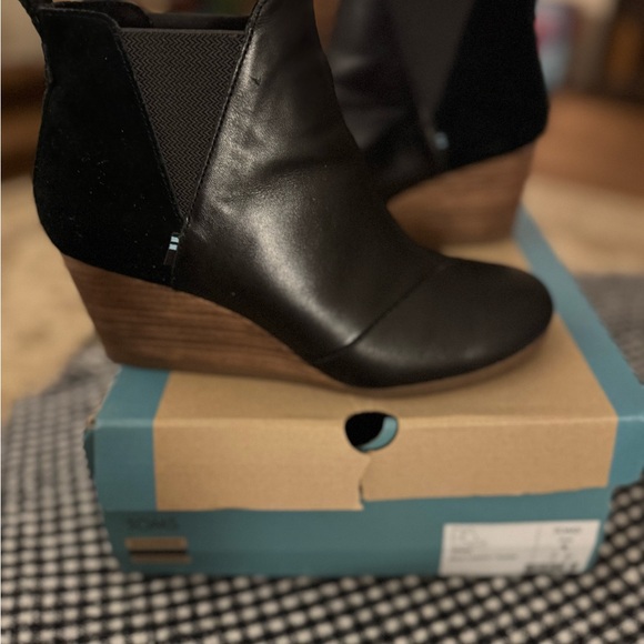 Toms Shoes - Women’s Toms Black Leather Wedge Ankle Boots